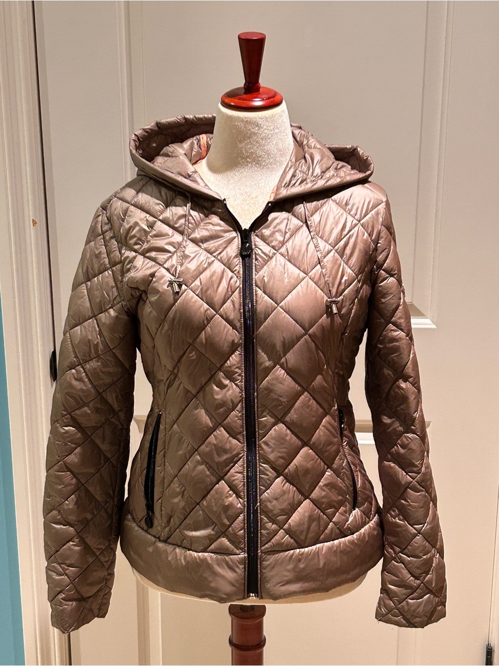 Bernardo Quilted Hooded Puffer Jacket in Light Brown